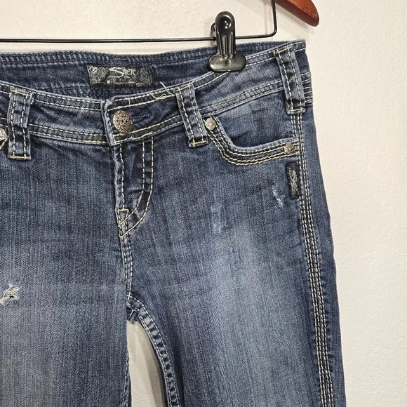 Silver 27 Twisted Capri Cropped Denim Distressed Jeans - Picture 4 of 10